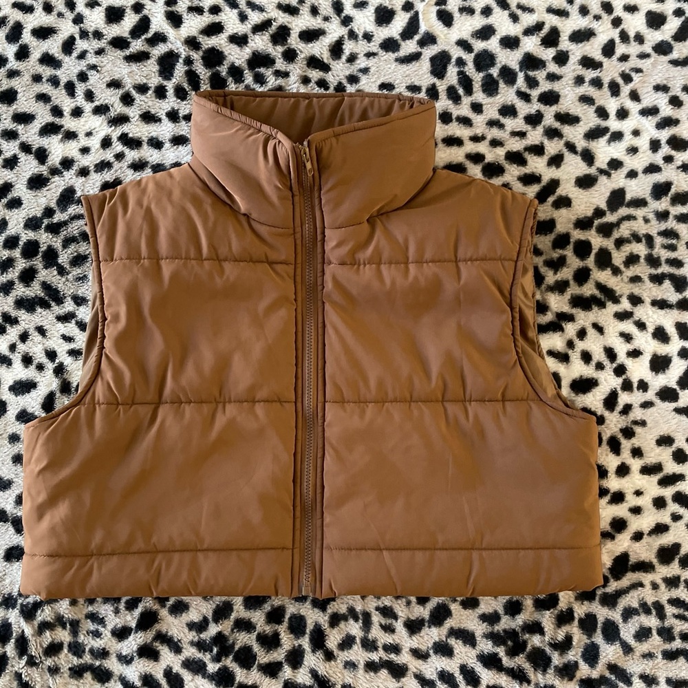 Cropped puffer vest